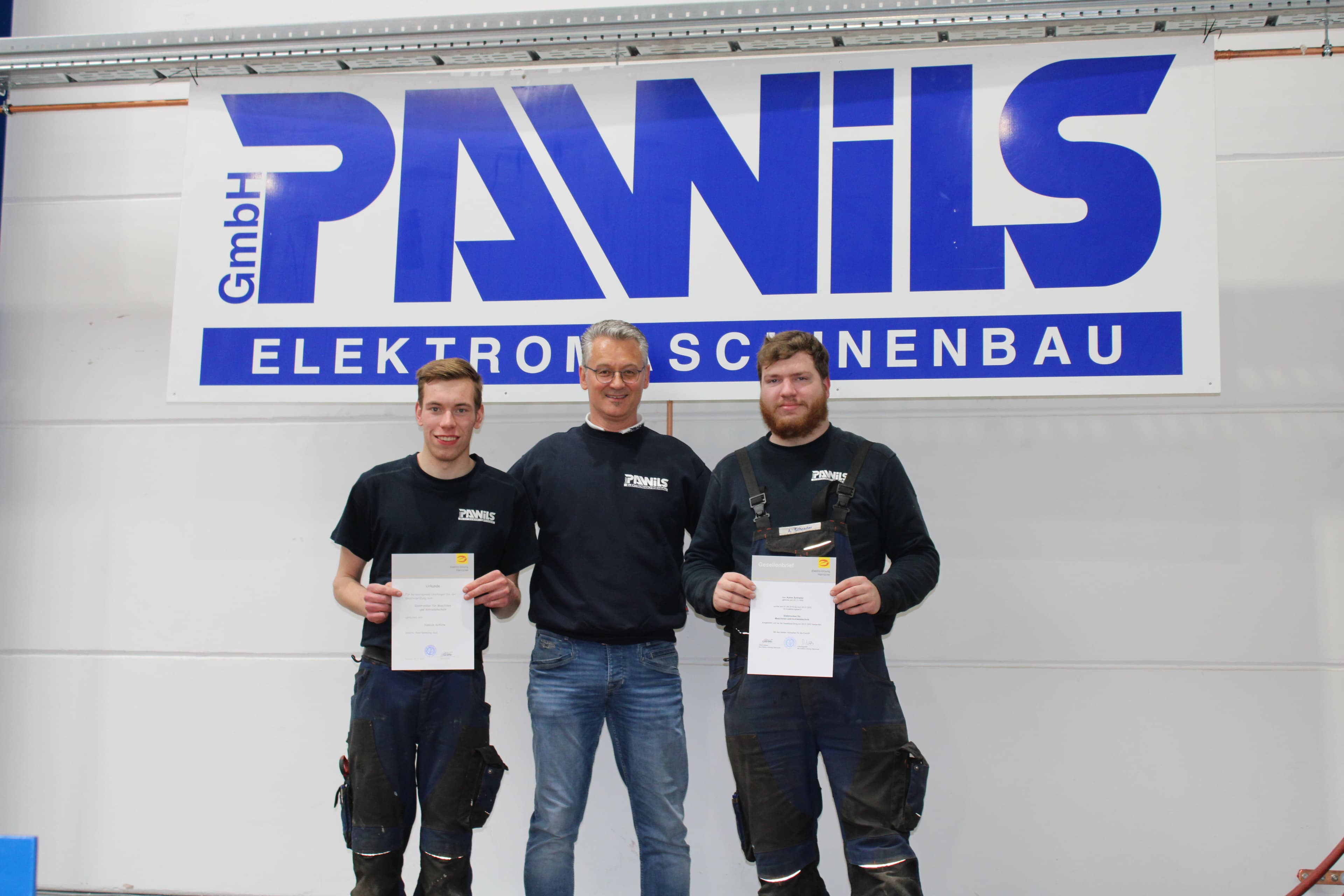 Lehrlinge bestehen die Gesellenpruefung 2022