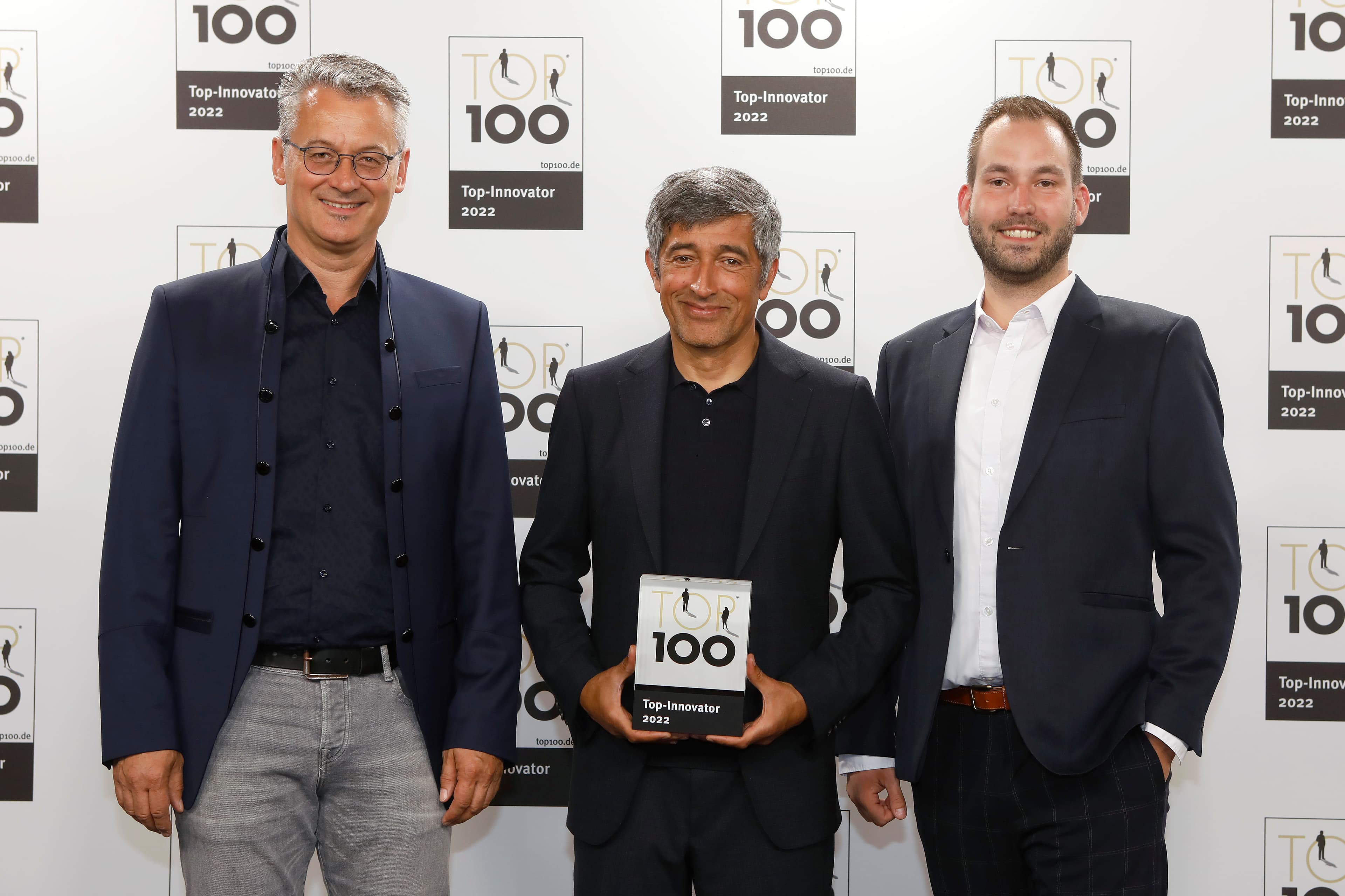 TOP 100 Innovator 2022 - Ehrung durch Ranga Yogeshwar